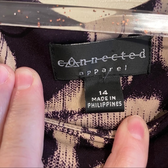 Elegant Dress With Filigree Pattern - Picture 6 of 13